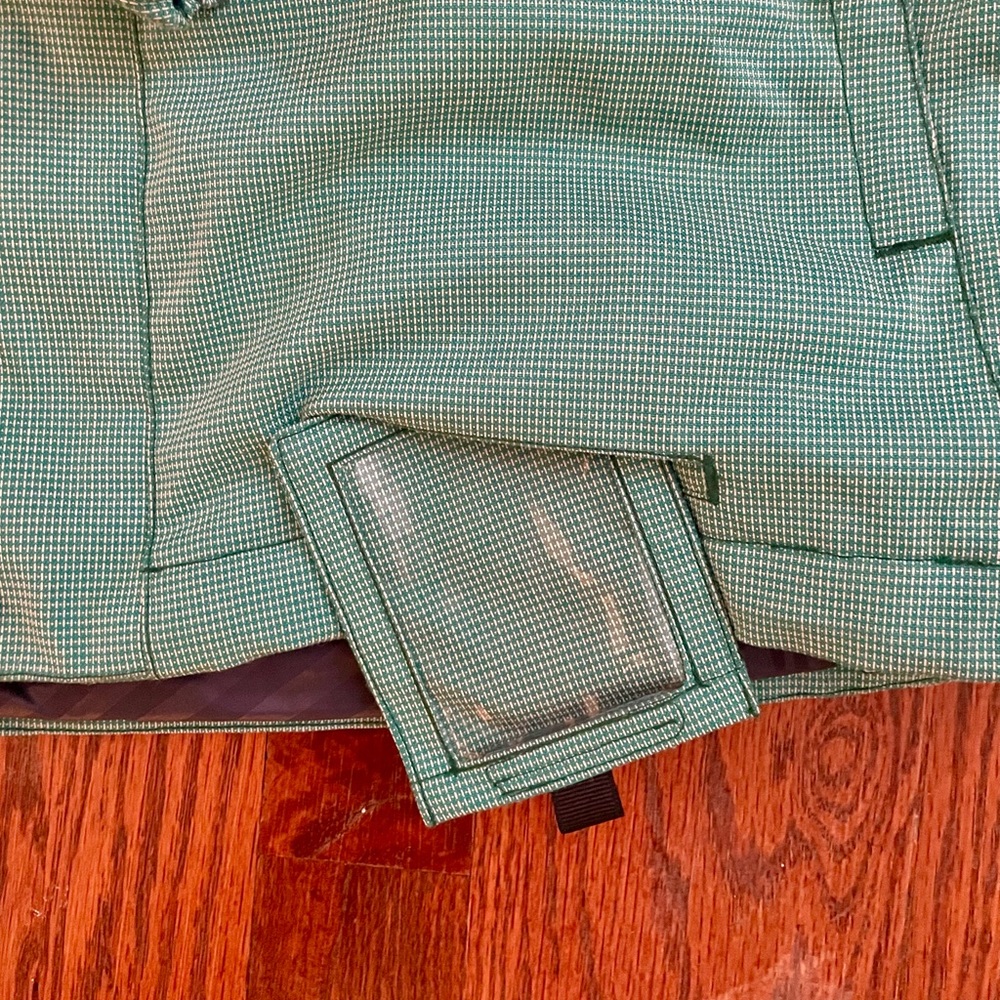 Volcom Snowboard Jacket - Picture 7 of 9